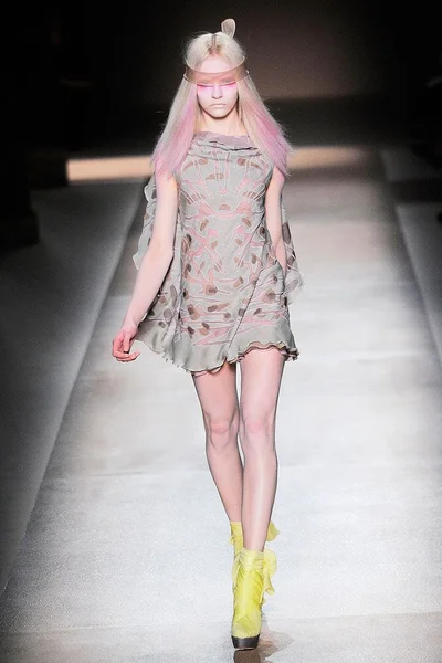 Look 13